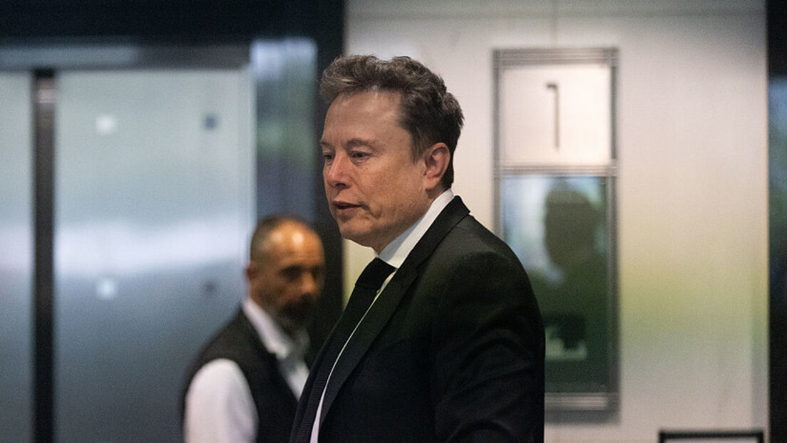 SpaceX股价暴跌 马斯克跌落万亿富豪神坛