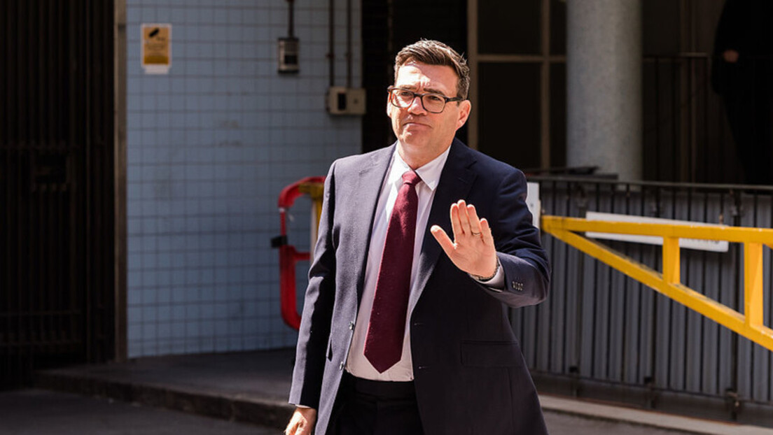 伯纳姆就任英国首相