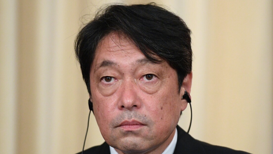 日本前防卫大臣访乌谈无人机合作